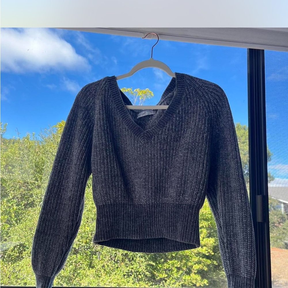 Urban Outfitters Women's gray V-Neck Sweater
